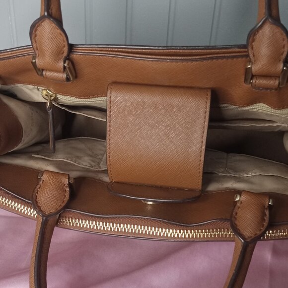 Michael Kors Karla East West - Picture 4 of 10